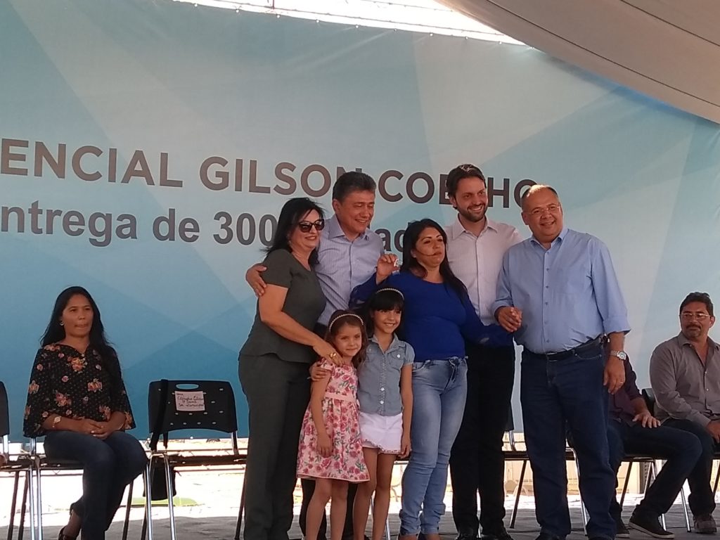 Marcos Elvas e o Ministro das Cidades entregam 300 casas em Bom Jesus