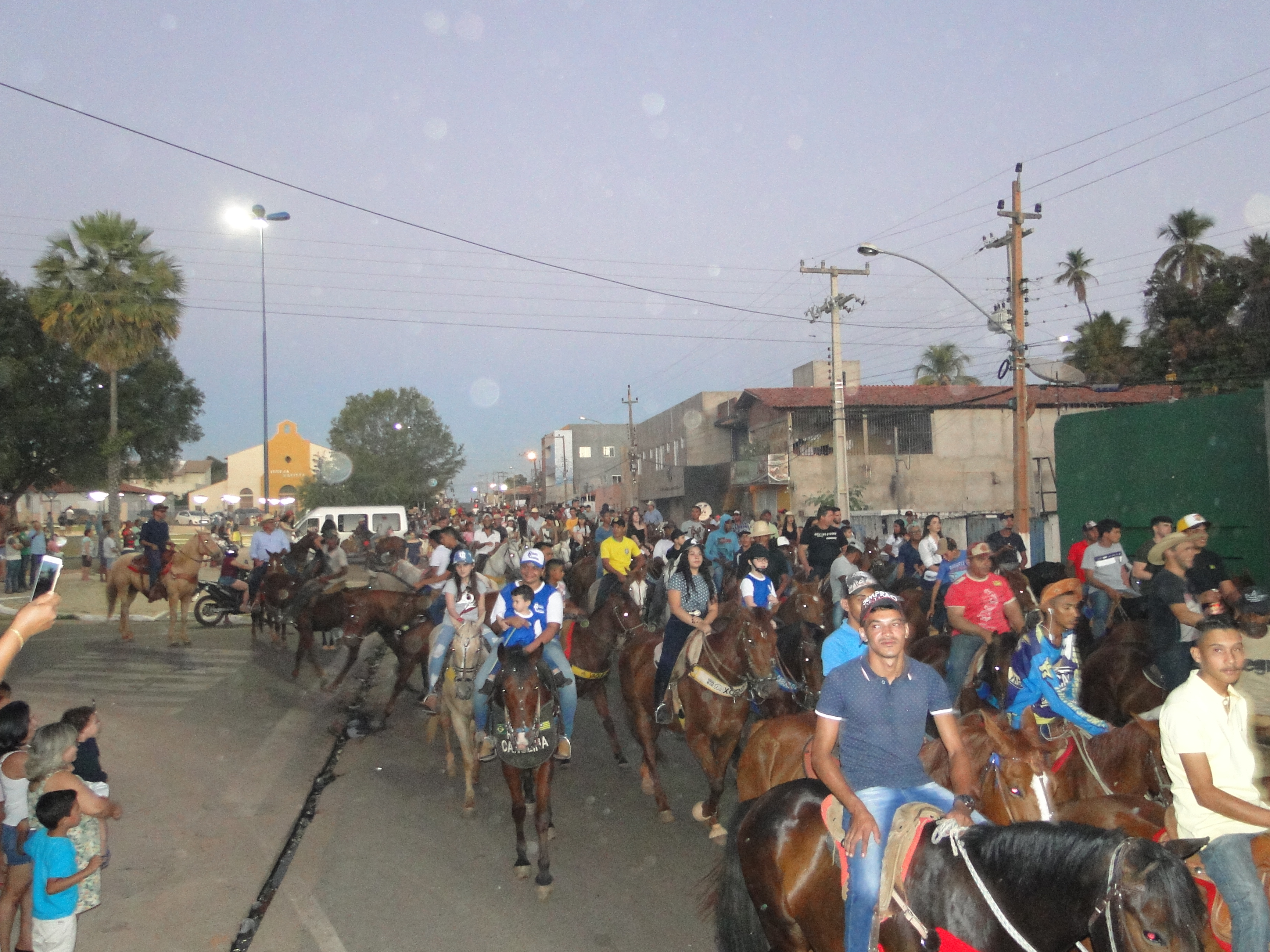 Vaqueiros realizam grande cavalgada na ExpoCorrente