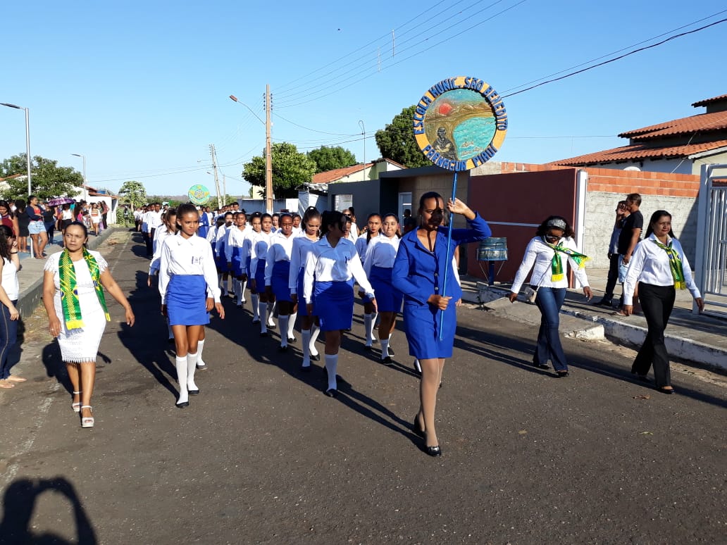 Escolas públicas de Parnaguá realizam desfile cívico