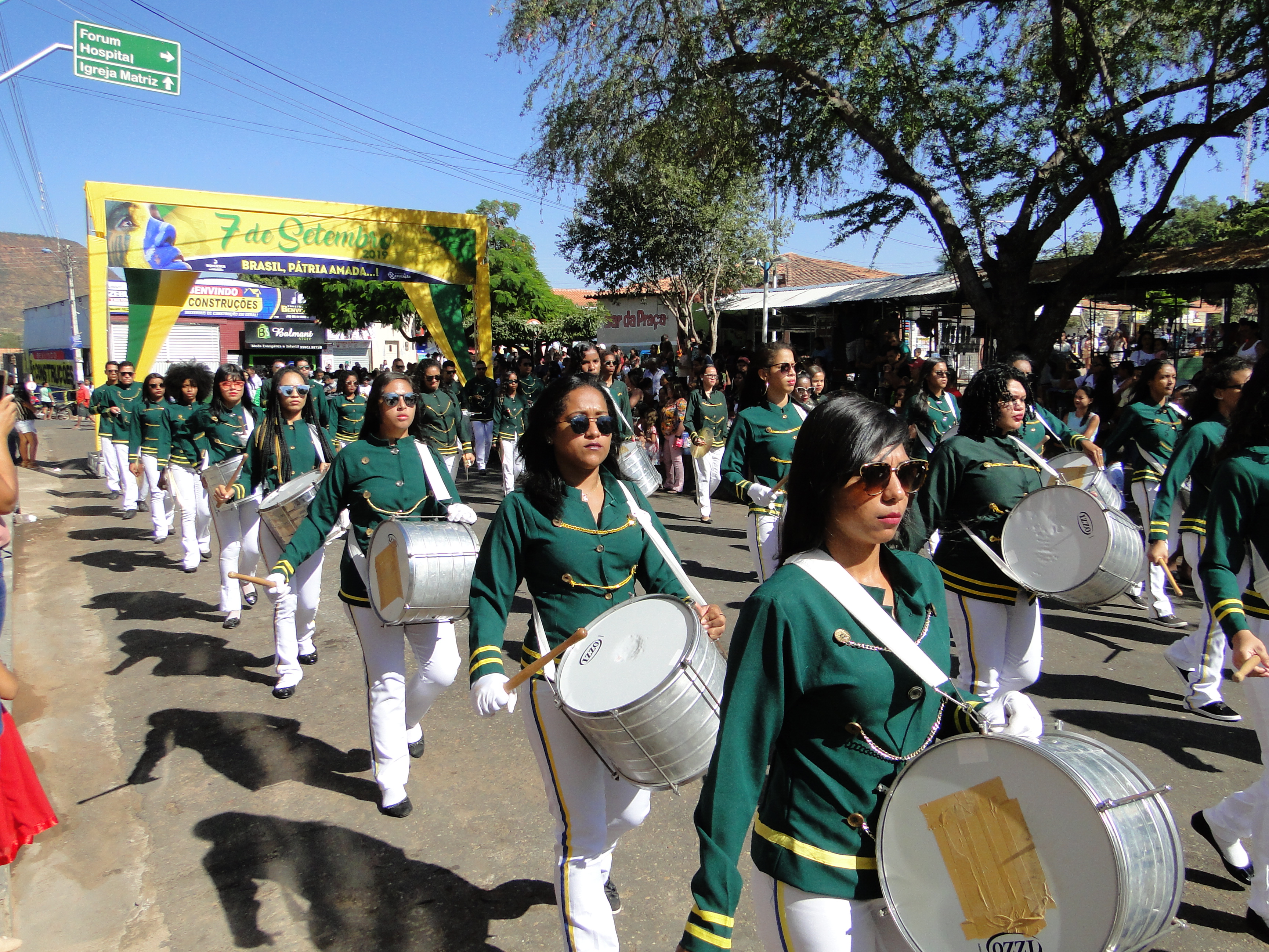 Desfile cívico das escolas de Bom Jesus encanta grande público