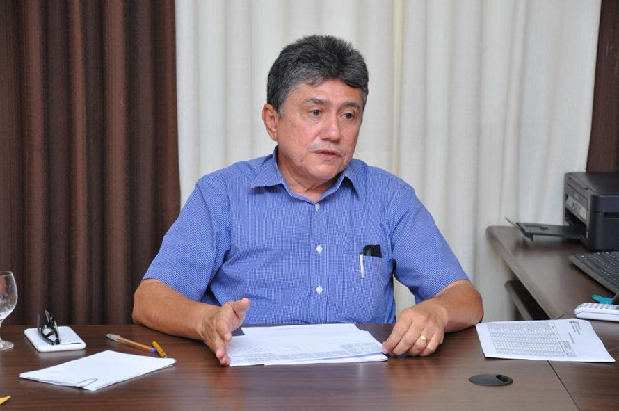 Marcos Elvas antecipa salários da Educação, em homenagem ao dia do professor