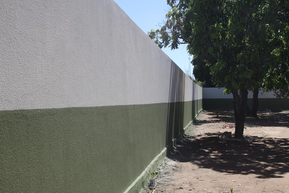 Prefeitura de Curimatá gasta 200 mil reais em muro de UBS e valor é motivo de crítica em rede social