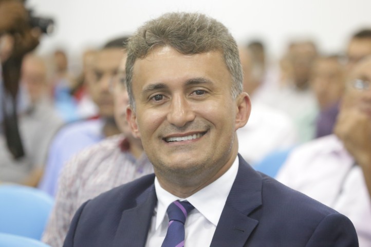 Direito de Resposta – Prefeito de Curimatá, Valdeci Júnior,  contesta e esclarece sobre gastos de 200 mil reais em muro de UBS