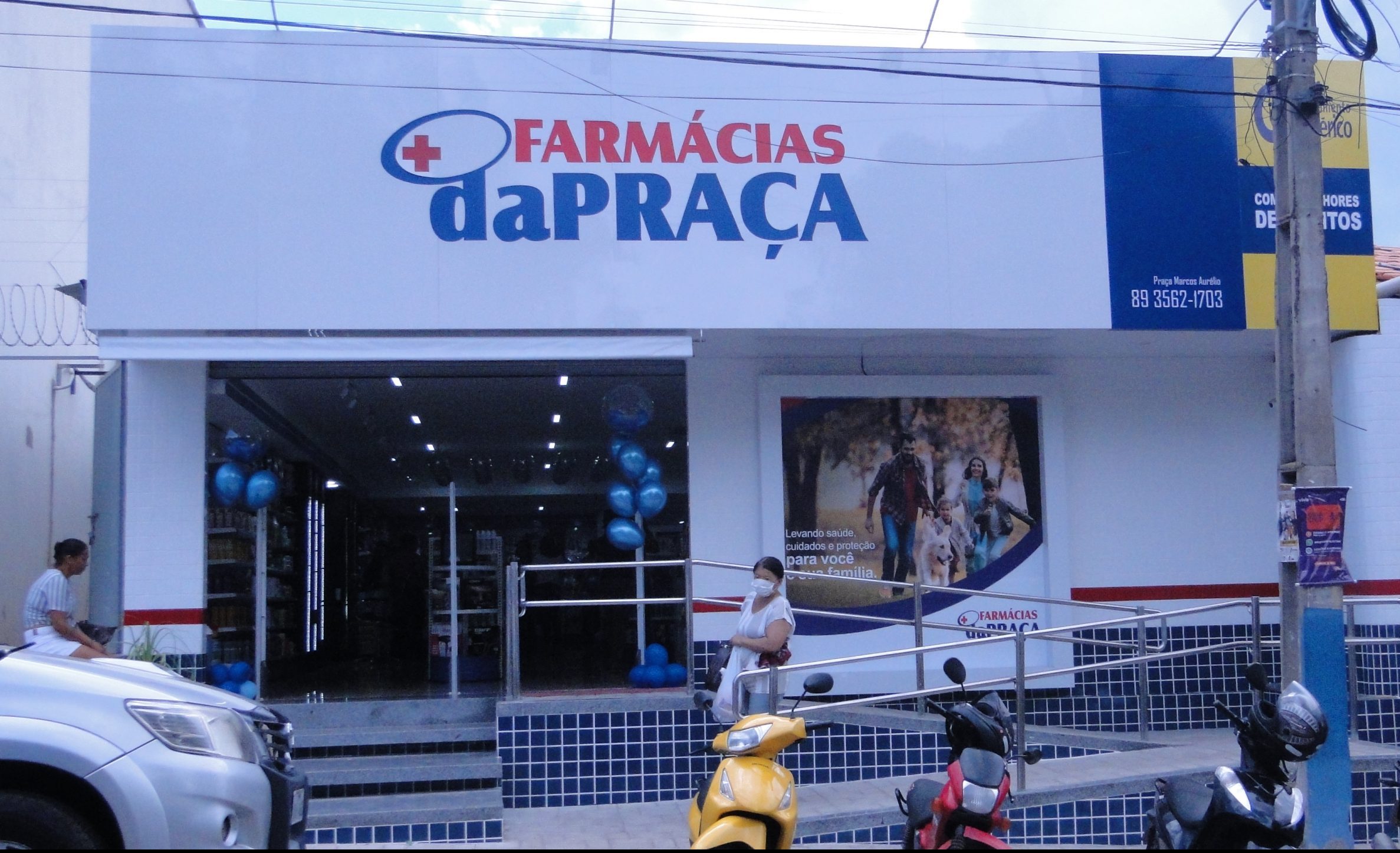 Farmácia da Praça em Bom Jesus, reinaugura espaço amplo e moderno.