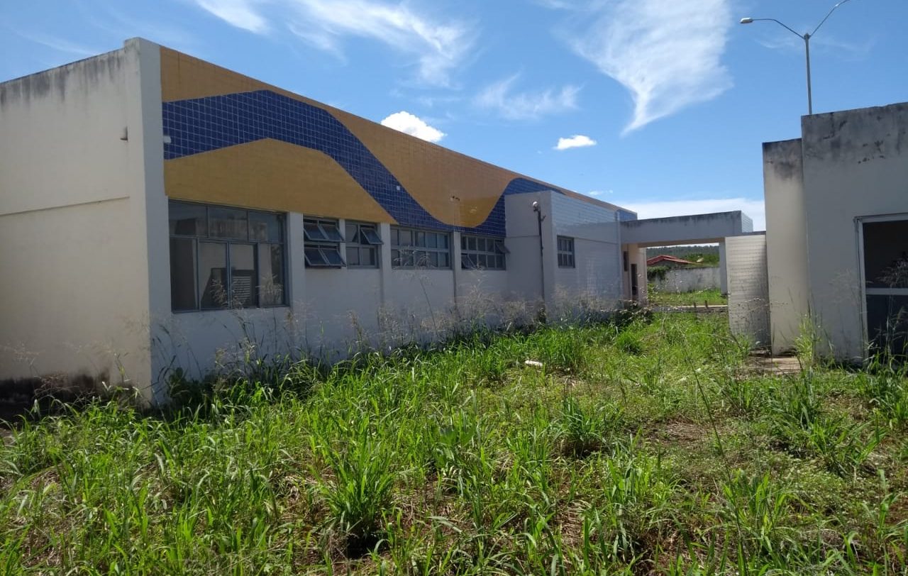 UPA de Corrente está abandonada e sucateada