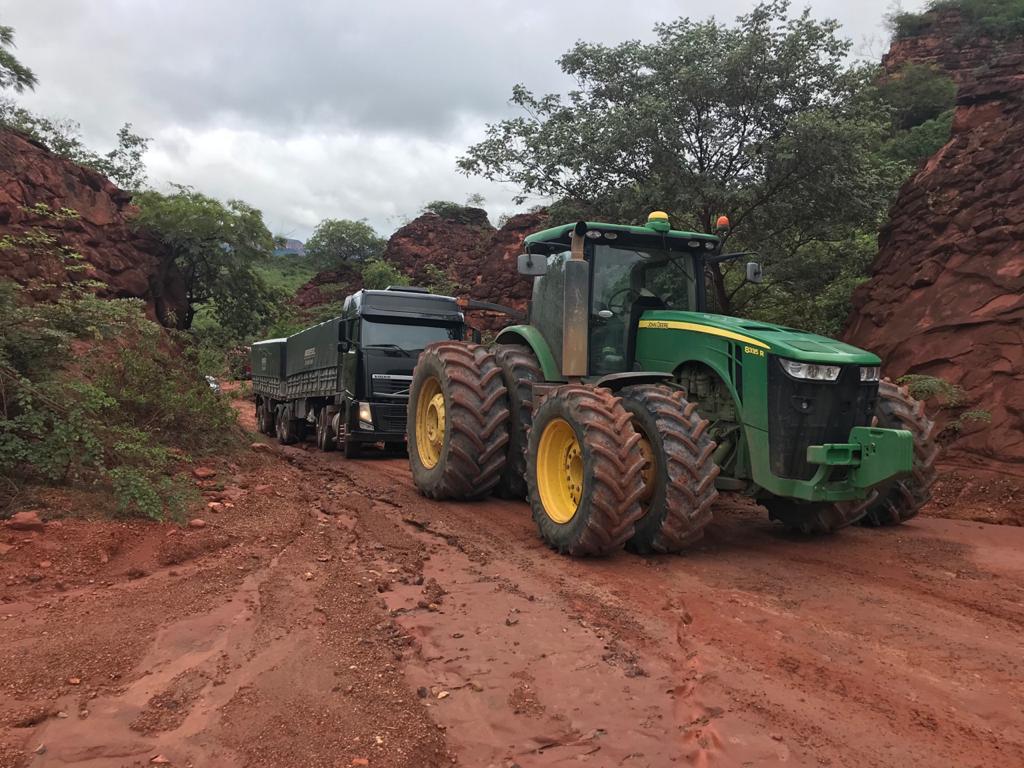 Produtores do cerrado enfrentam atoleiro e risco de morte em estradas no sul do Piauí