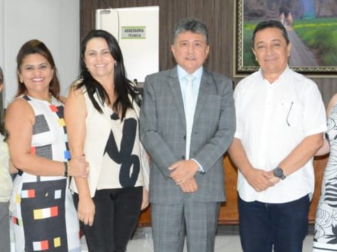 Marcos Elvas vai à Câmara e apresenta um grande volume de obras e ações de sua gestão