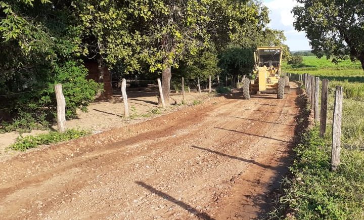 Prefeitura de Parnaguá realiza reforma de estrada vicinal na Fazenda do Meio