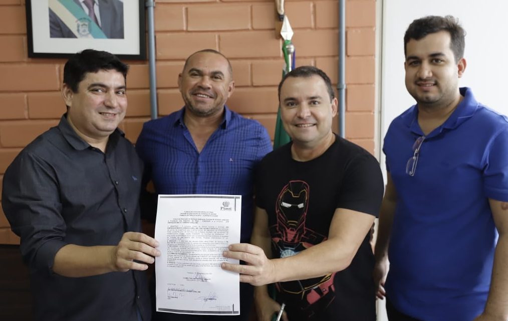 Prefeito de Parnaguá garante recursos para construção do estádio de futebol