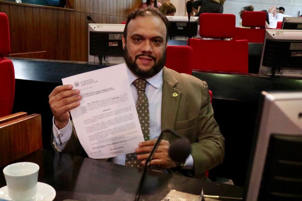 Deputado Ziza Carvalho apresenta na ALEPI “Voto de Louvor” ao diplomata Marcus Paranaguá