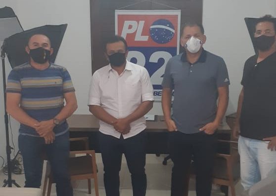 Alemão reúne com os deputados Fábio Abreu e Carlos Augusto e solicita viatura para Parnaguá