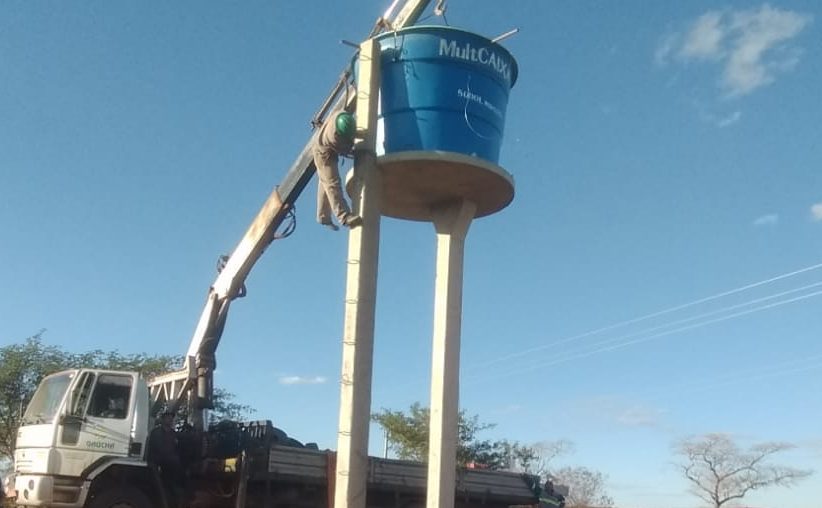Prefeitura de Parnaguá leva água à população da zona rural