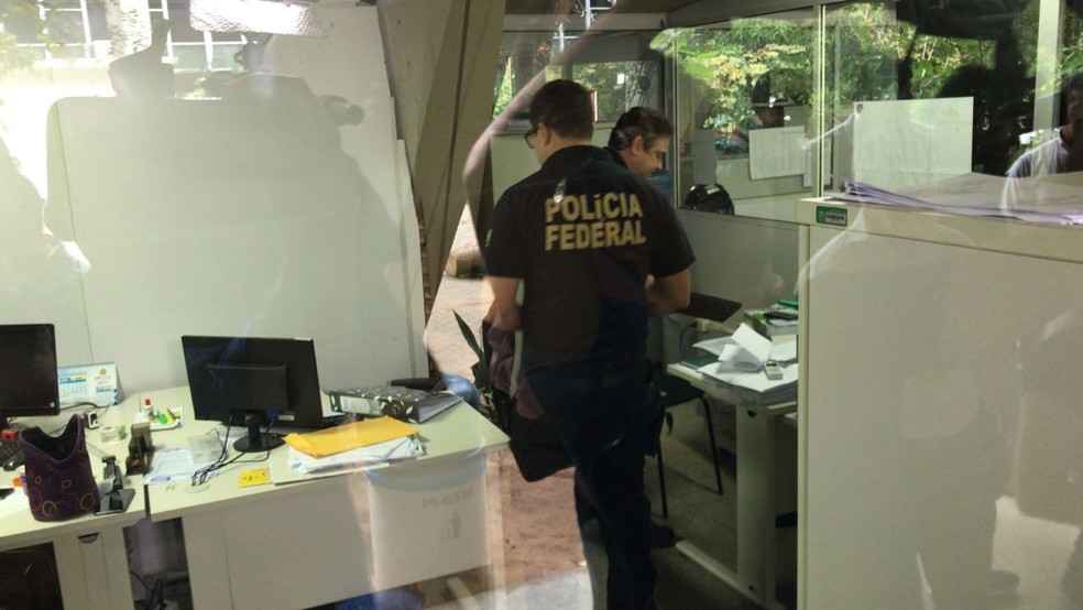 PF faz buscas na casa do governador do Piauí