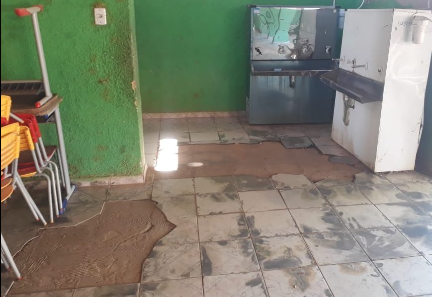 Curimatá- Abandonado, Complexo Valdecir Albuquerque é cenário do descaso na educação municipal