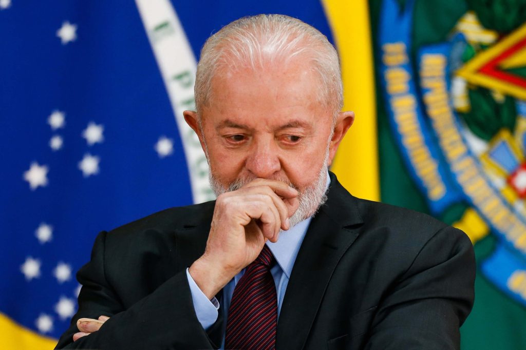 Quase 50% dos brasileiros reprovam o governo Lula e 70% não sabem citar qualquer obra da gestão petista