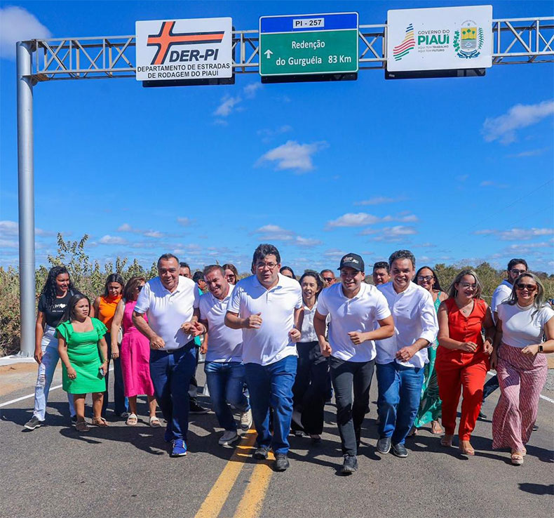 Rafael Fonteles entrega 217km de asfalto novo para o extremo sul do PI