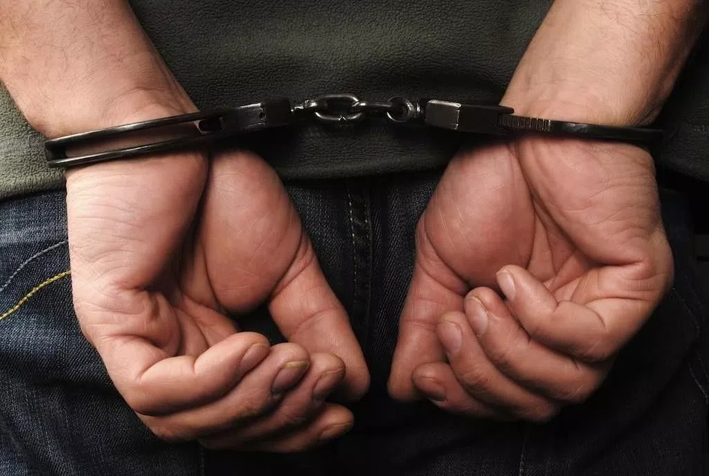 Homem é preso suspeito de estuprar as cinco netas de sua companheira