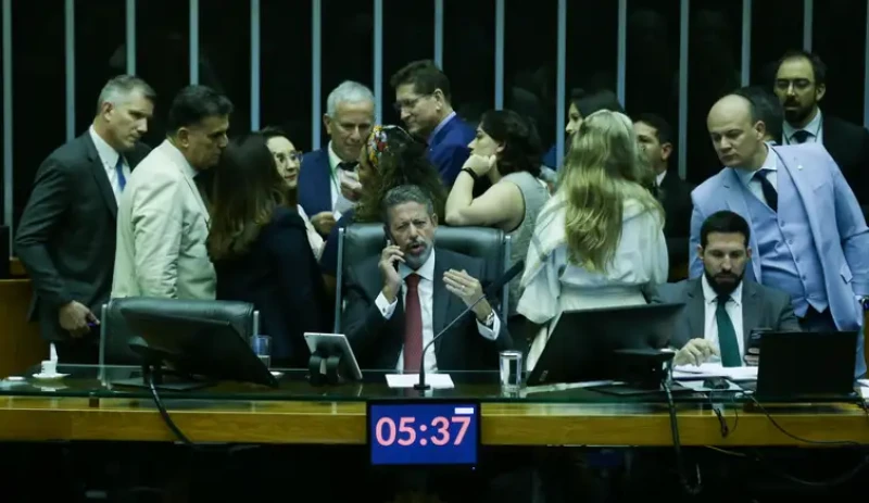 Deputados piauienses votam a favor do perdão de multas a partidos políticos