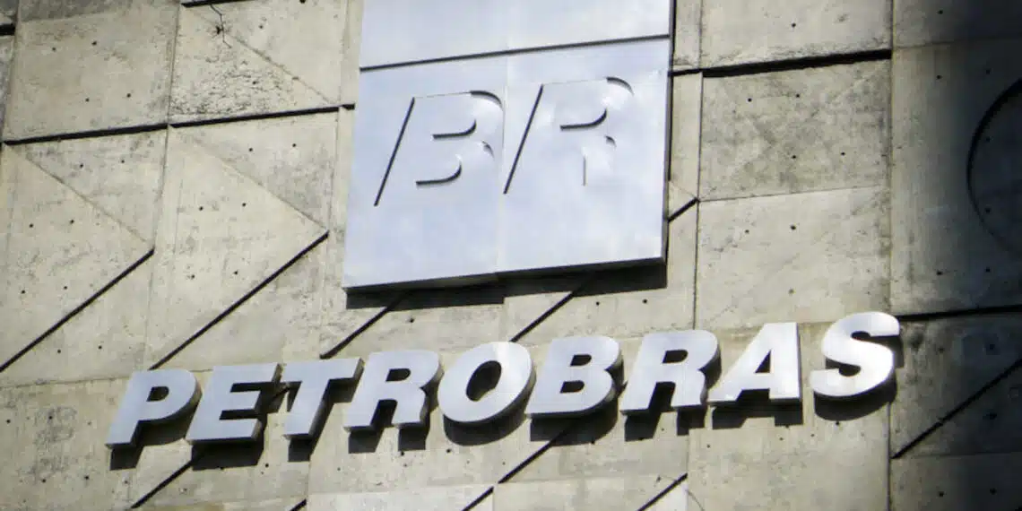 Petrobras registra prejuízo histórico de quase R$ 3 bilhões