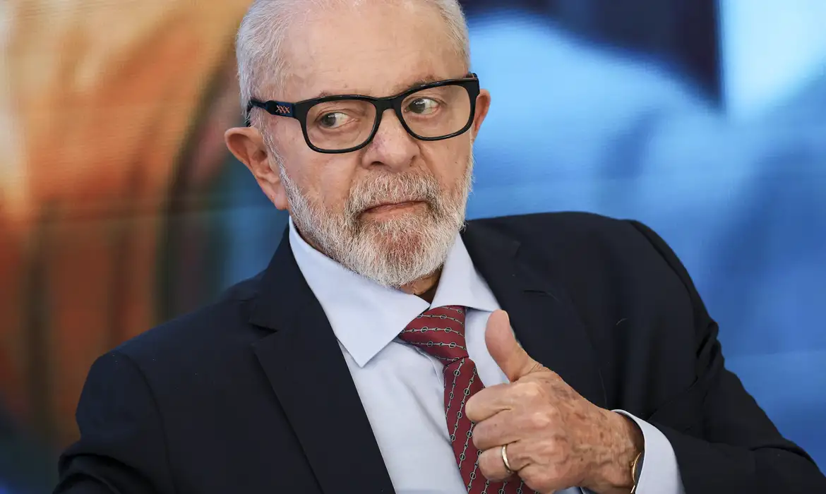 Lula sanciona desoneração da folha de pagamento para prefeituras e empresas