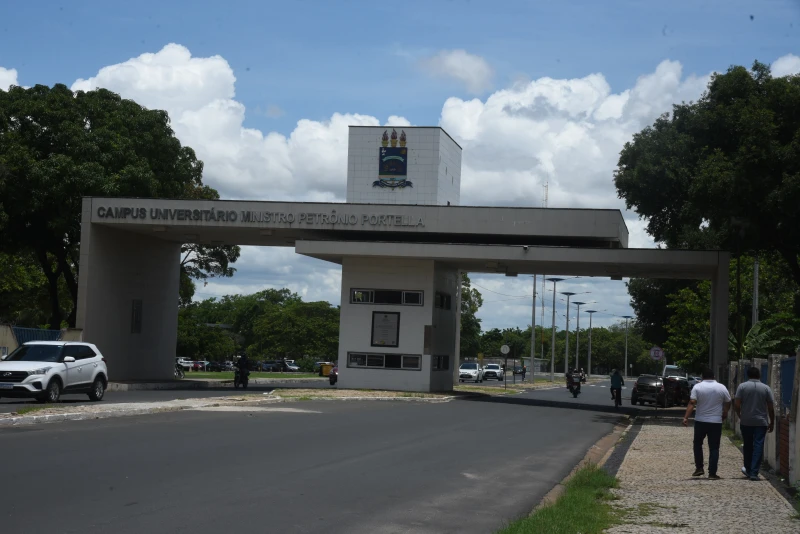 UFPI abre inscrições de seletivo com salário de até R$7 mil
