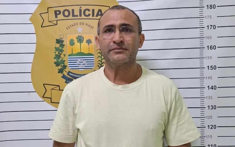 Diretor de escola é preso por estuprar aluna de 13 anos