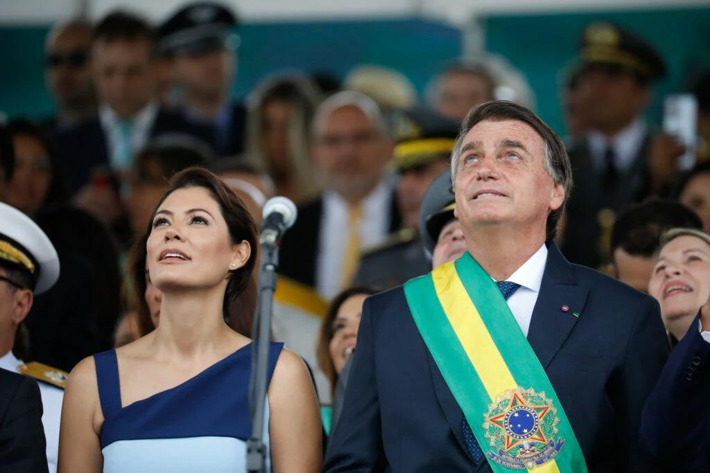 Paraná Pesquisa: Lula seria derrotado por Michelle e Jair Bolsonaro em 2026
