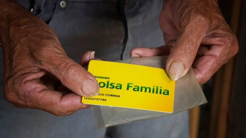 Governo corta R$ 7,7 bilhões do Bolsa Família