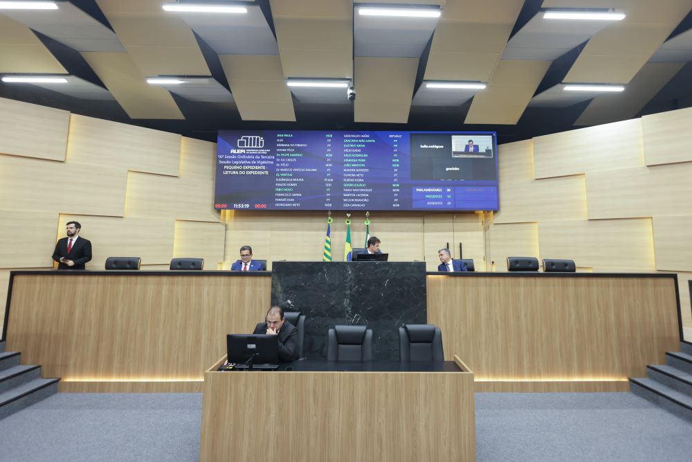 Com três deputados no plenário, presidente da Assembleia cobra presença de parlamentares
