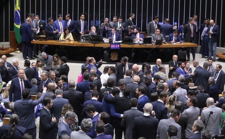 Câmara aprova aumento de deputados federais de 513 para 531