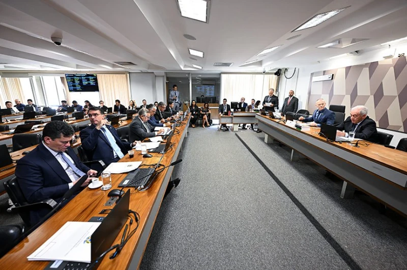 Senado aprova projeto que torna crime de pedofilia inafiançável