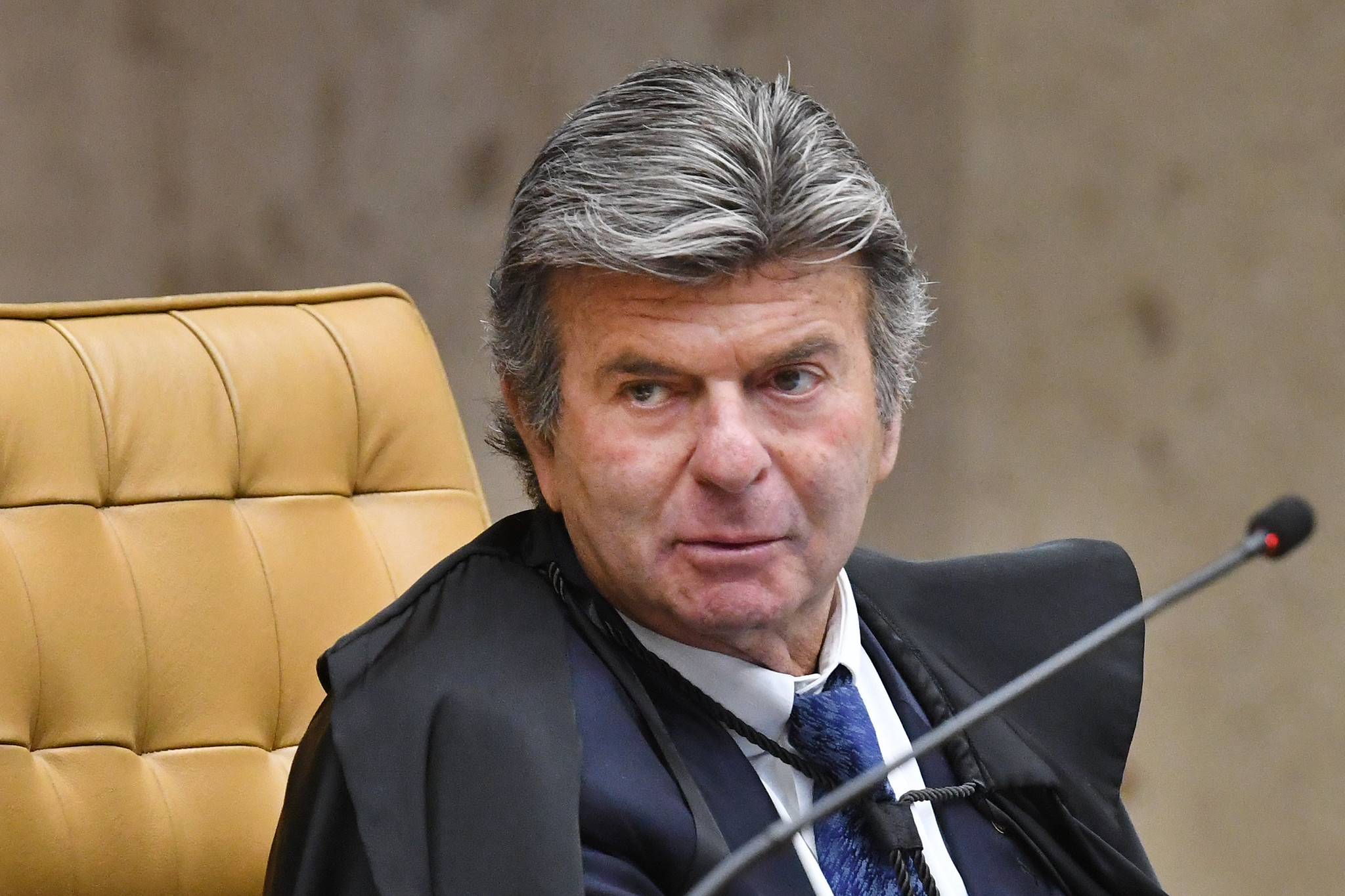 Fux vota para anular todo o processo por falta de competência do STF para julgar os réus