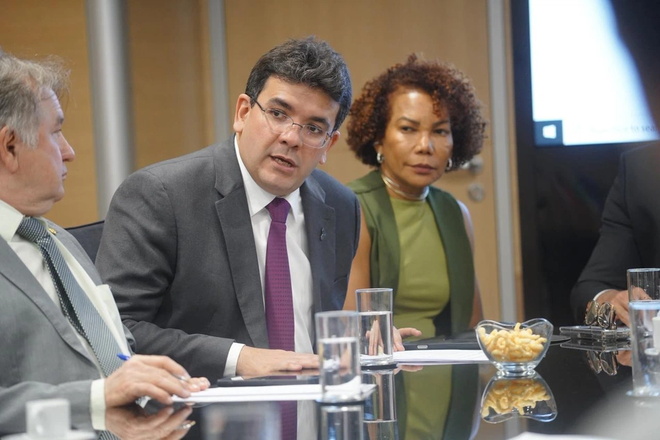 Rafael se reúne com ministro Waldez Góes para tratar de ações contra a seca