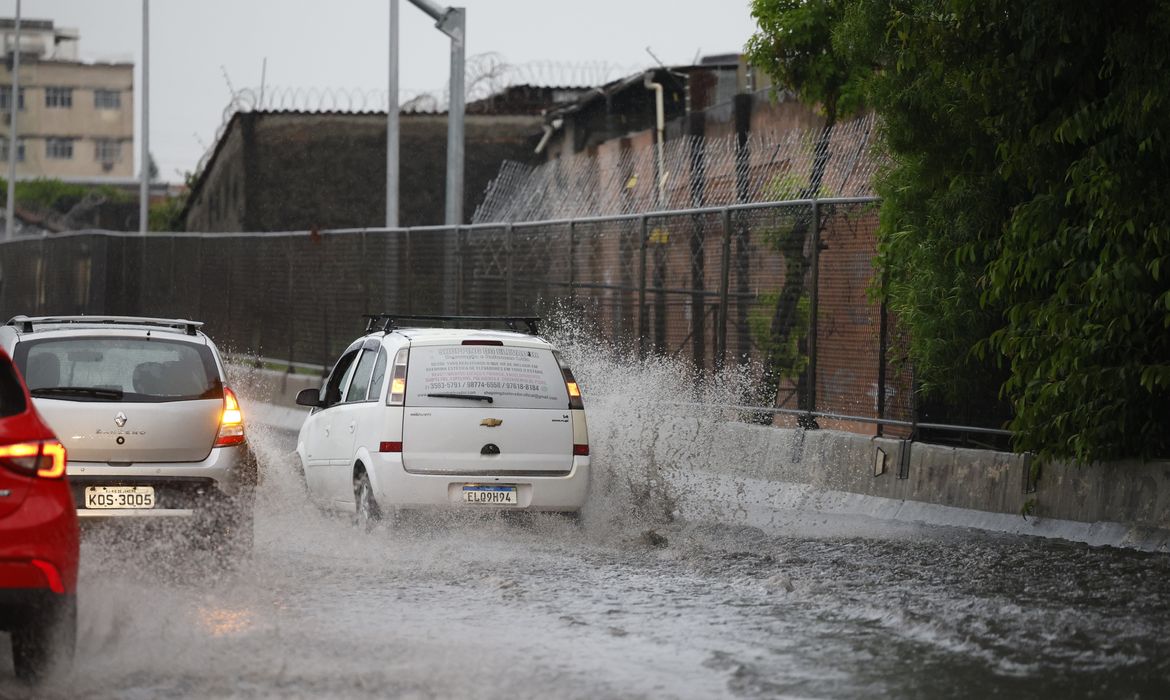 Inmet emite alerta de chuvas intensas para 13 municípios do sul do Piauí