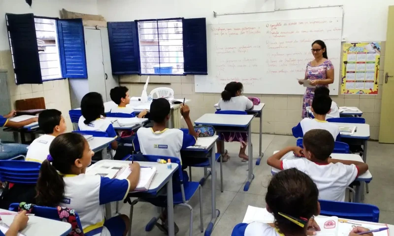 Professores do Piauí poderão exercer dois cargos públicos com remuneração; entenda