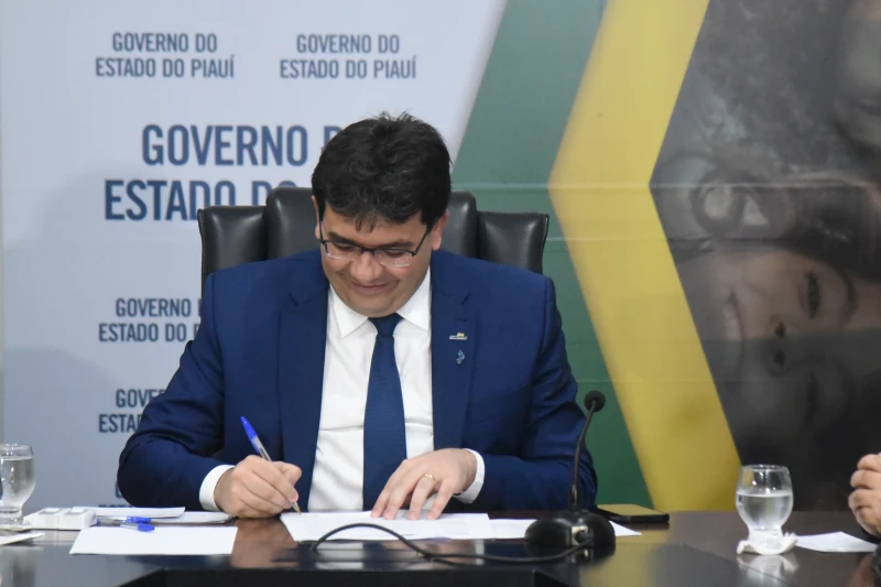 Rafael Fonteles sanciona lei que cria Secretaria do Saneamento Básico do Piauí