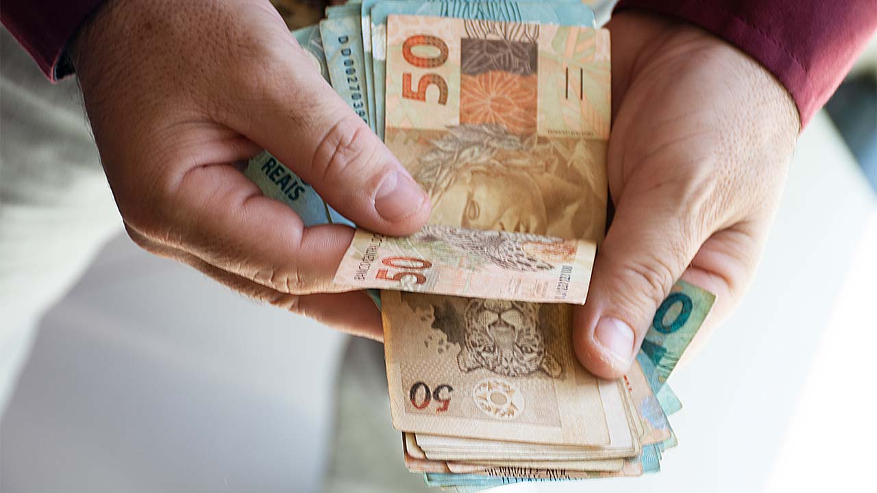 13º salário: até quando deve ser paga a primeira parcela? Veja o prazo
