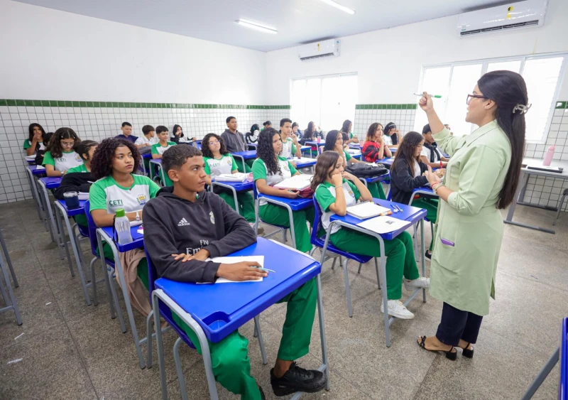 Concurso Seduc: publicado edital com salários de R$ 5 mil para professor no Piauí; confira