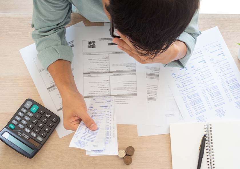 Metade da população adulta do Brasil está inadimplente
