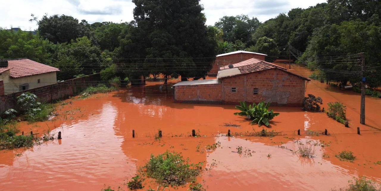 Após fortes chuvas, governo federal decreta emergência em Corrente