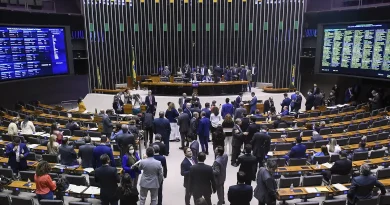 Congresso derruba vetos de Lula a projeto que reduz penas de condenados pelo 8/1