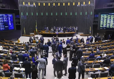 Congresso derruba vetos de Lula a projeto que reduz penas de condenados pelo 8/1