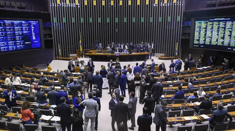 Congresso derruba vetos de Lula a projeto que reduz penas de condenados pelo 8/1