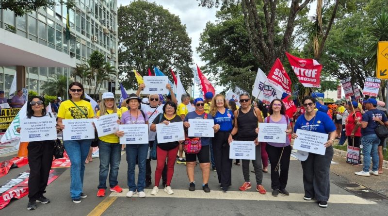 Greve de funcionários atinge 54 universidades e institutos federais