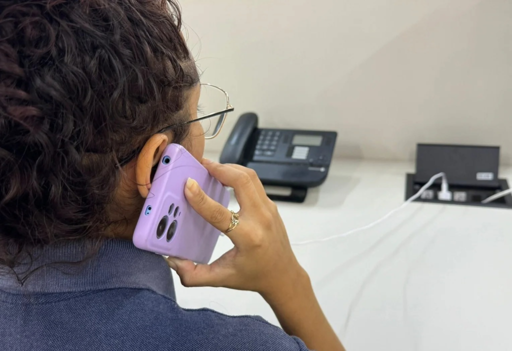 Equatorial Piauí alerta para cuidados redobrados com o uso de celulares conectados à tomada