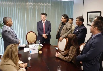 Ciro Nogueira reforça sua pré-candidatura e recebe grupo de prefeitos em Brasília