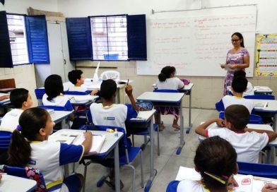 Senado aprova MP que estabelece piso de R$ 5.130 para professores