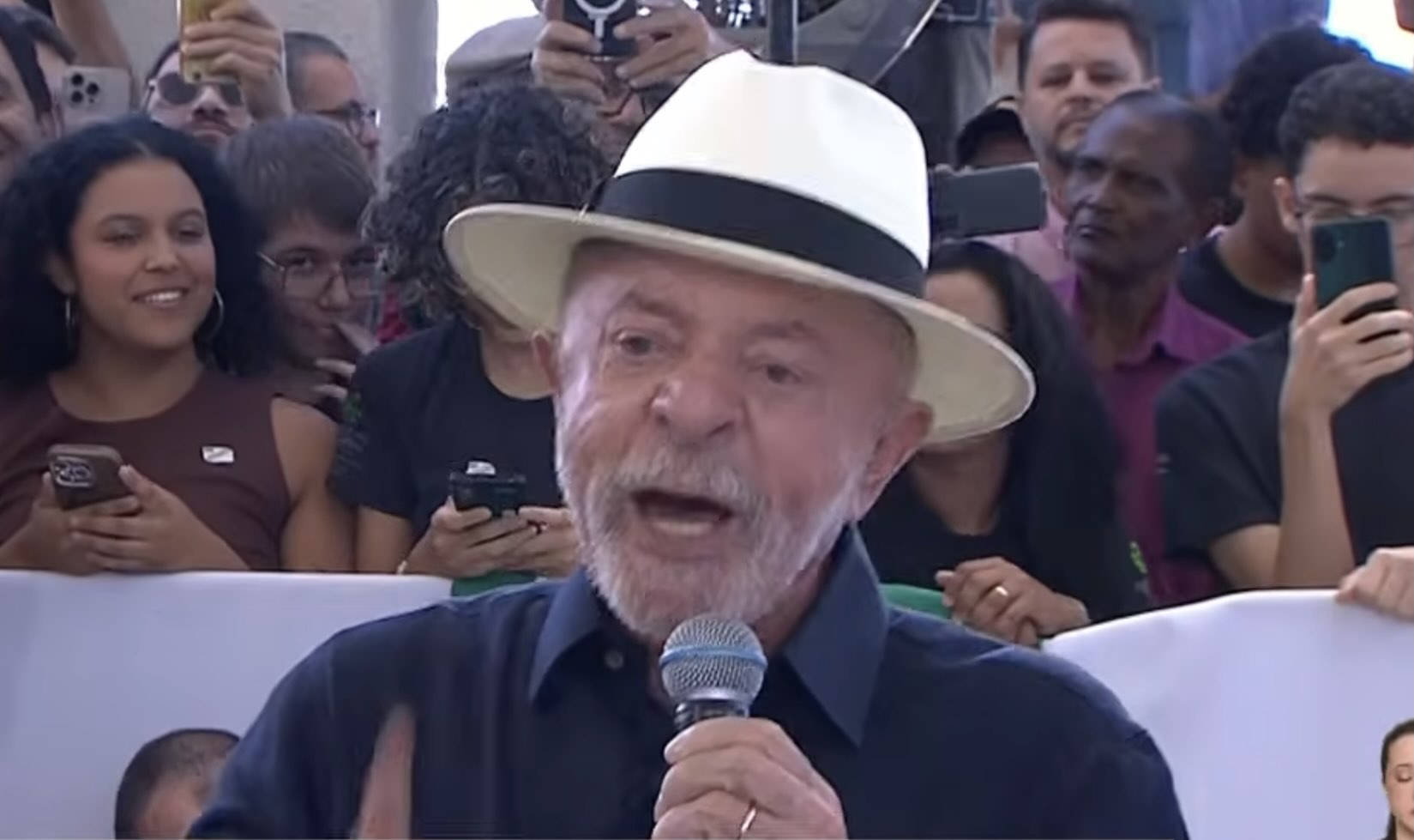 Presidente Lula sugere enforcamento de Flávio Bolsonaro
