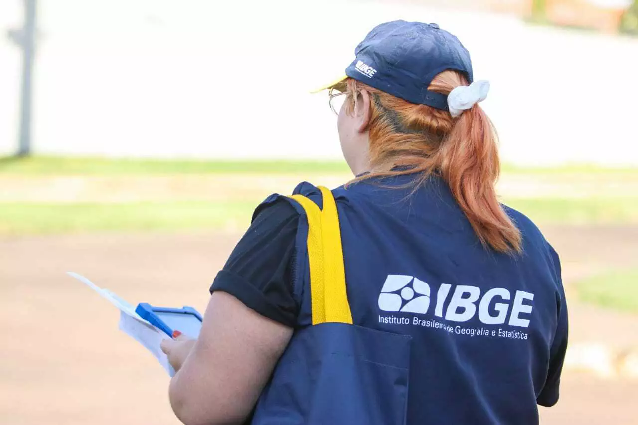 IBGE abre 1,4 mil vagas temporárias com salários de até R$ 5,2 mil; veja como se inscrever
