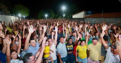 Joel Rodrigues é ovacionado por multidão em sua passagem por Curimatá